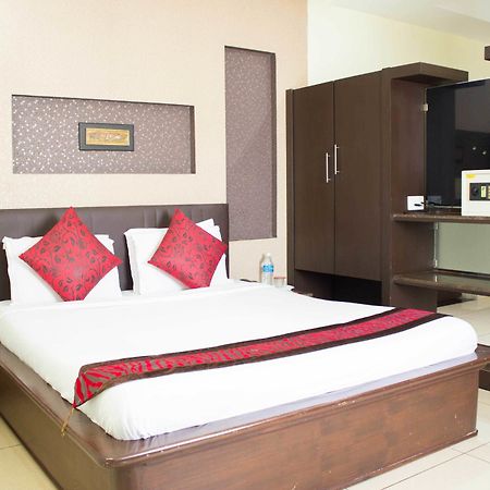 Oyo 4895 Abi Krishna Hotel Pondicherry Ngoại thất bức ảnh