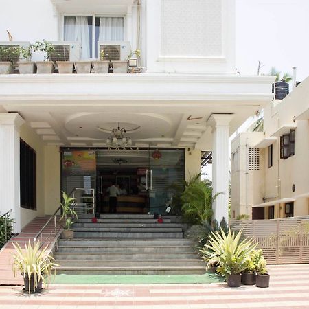 Oyo 4895 Abi Krishna Hotel Pondicherry Ngoại thất bức ảnh
