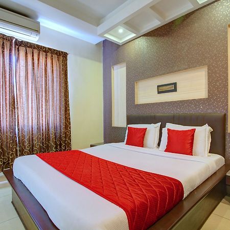Oyo 4895 Abi Krishna Hotel Pondicherry Ngoại thất bức ảnh