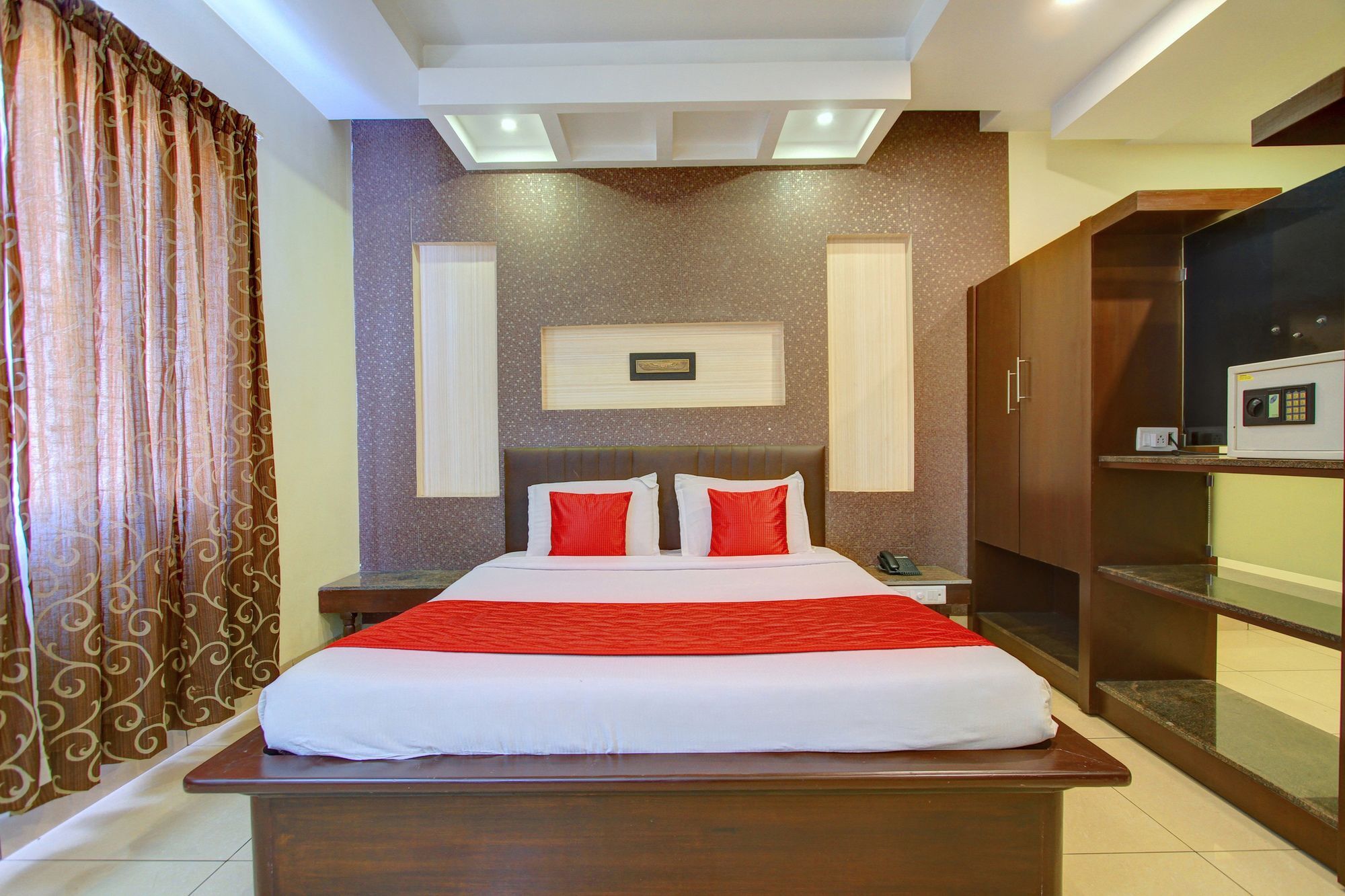 Oyo 4895 Abi Krishna Hotel Pondicherry Ngoại thất bức ảnh