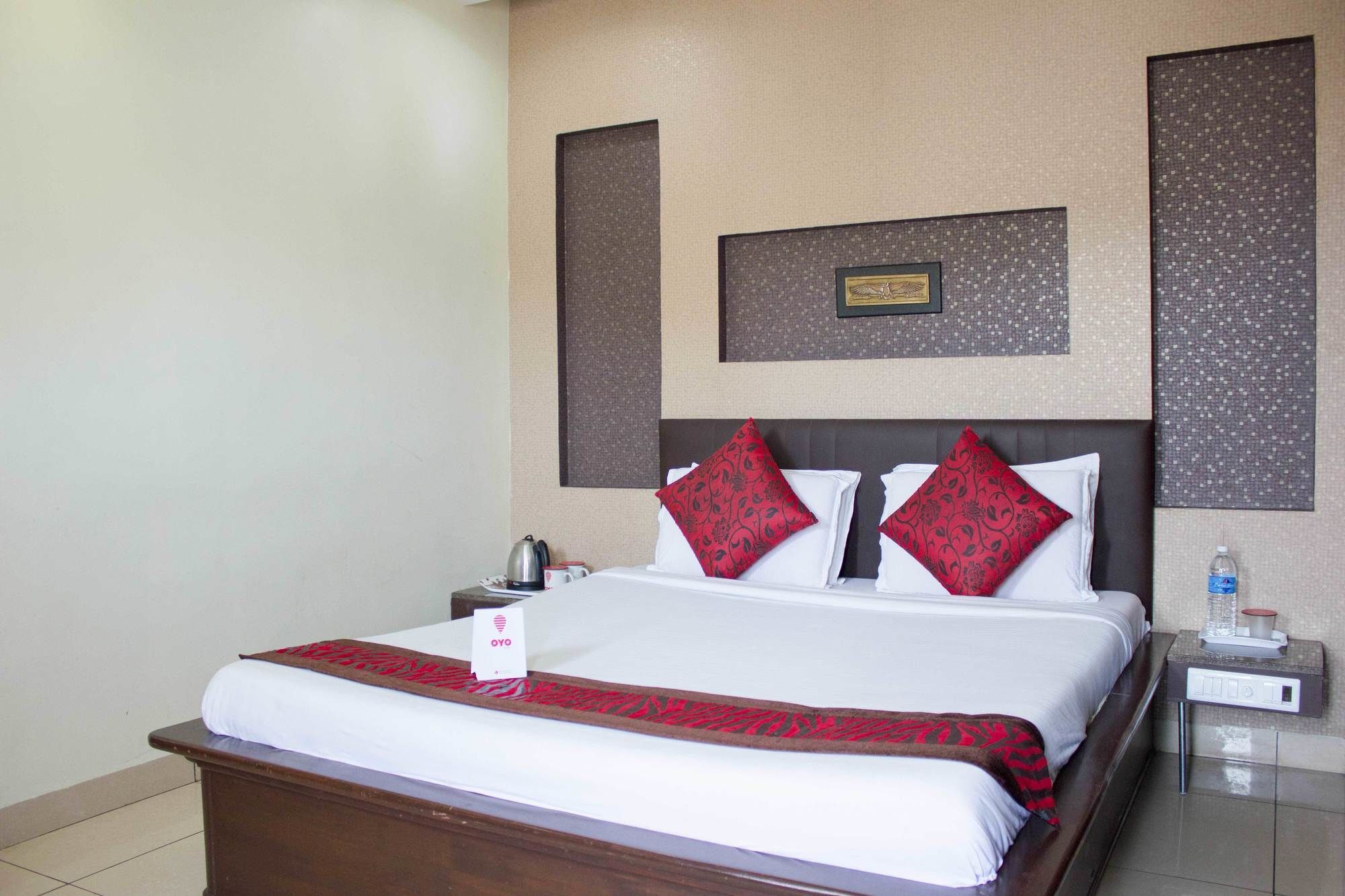 Oyo 4895 Abi Krishna Hotel Pondicherry Ngoại thất bức ảnh