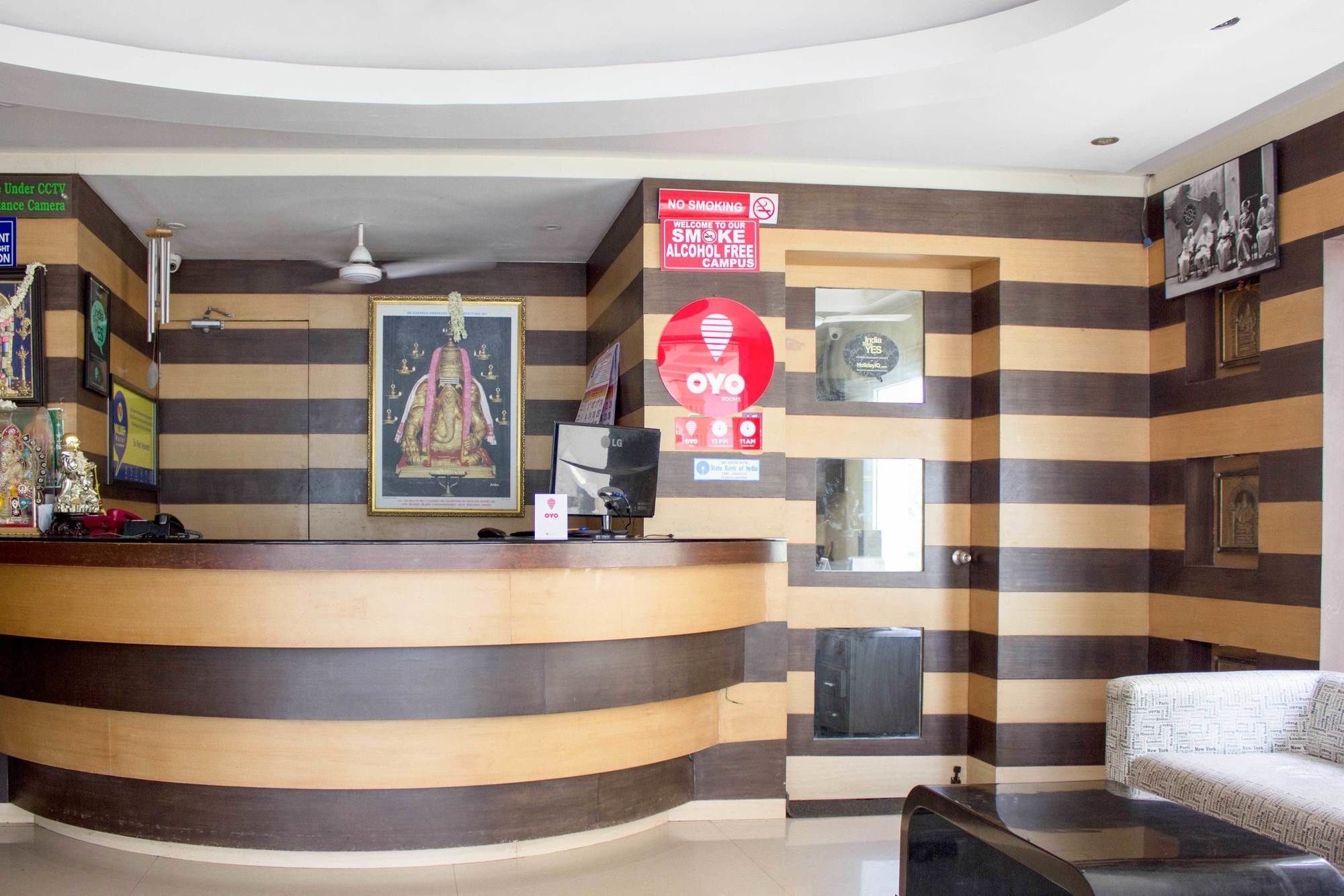 Oyo 4895 Abi Krishna Hotel Pondicherry Ngoại thất bức ảnh