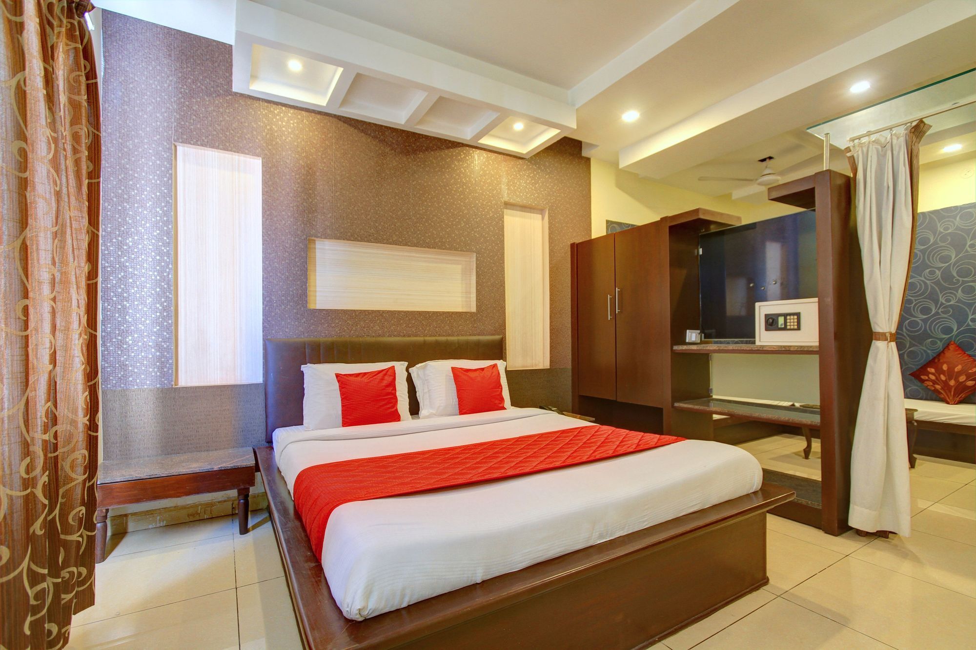 Oyo 4895 Abi Krishna Hotel Pondicherry Ngoại thất bức ảnh