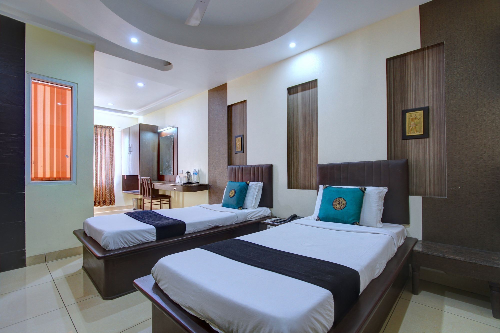 Oyo 4895 Abi Krishna Hotel Pondicherry Ngoại thất bức ảnh