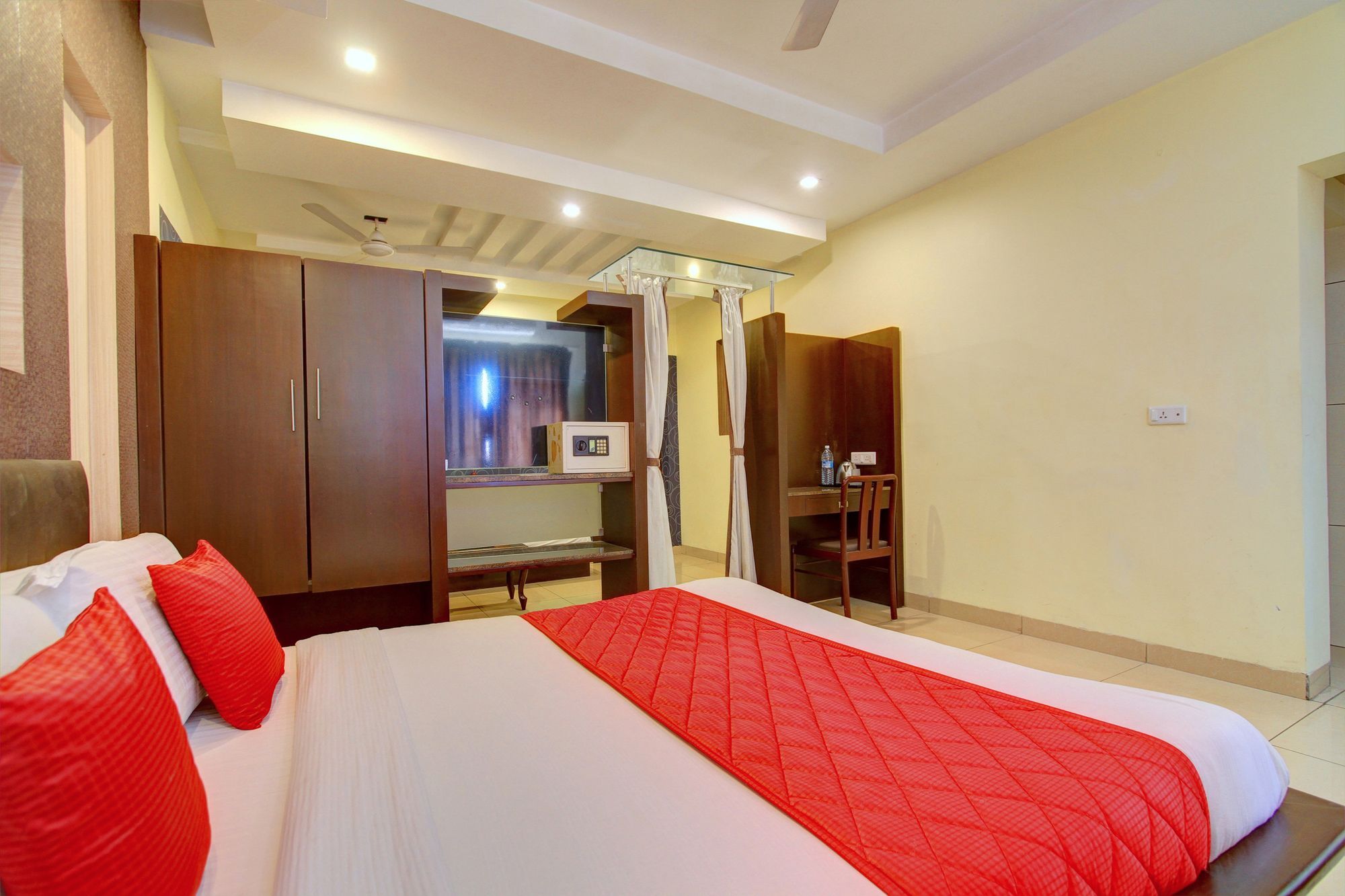 Oyo 4895 Abi Krishna Hotel Pondicherry Ngoại thất bức ảnh