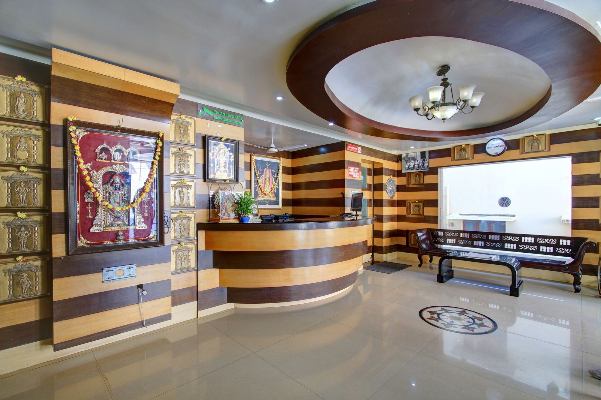 Oyo 4895 Abi Krishna Hotel Pondicherry Ngoại thất bức ảnh