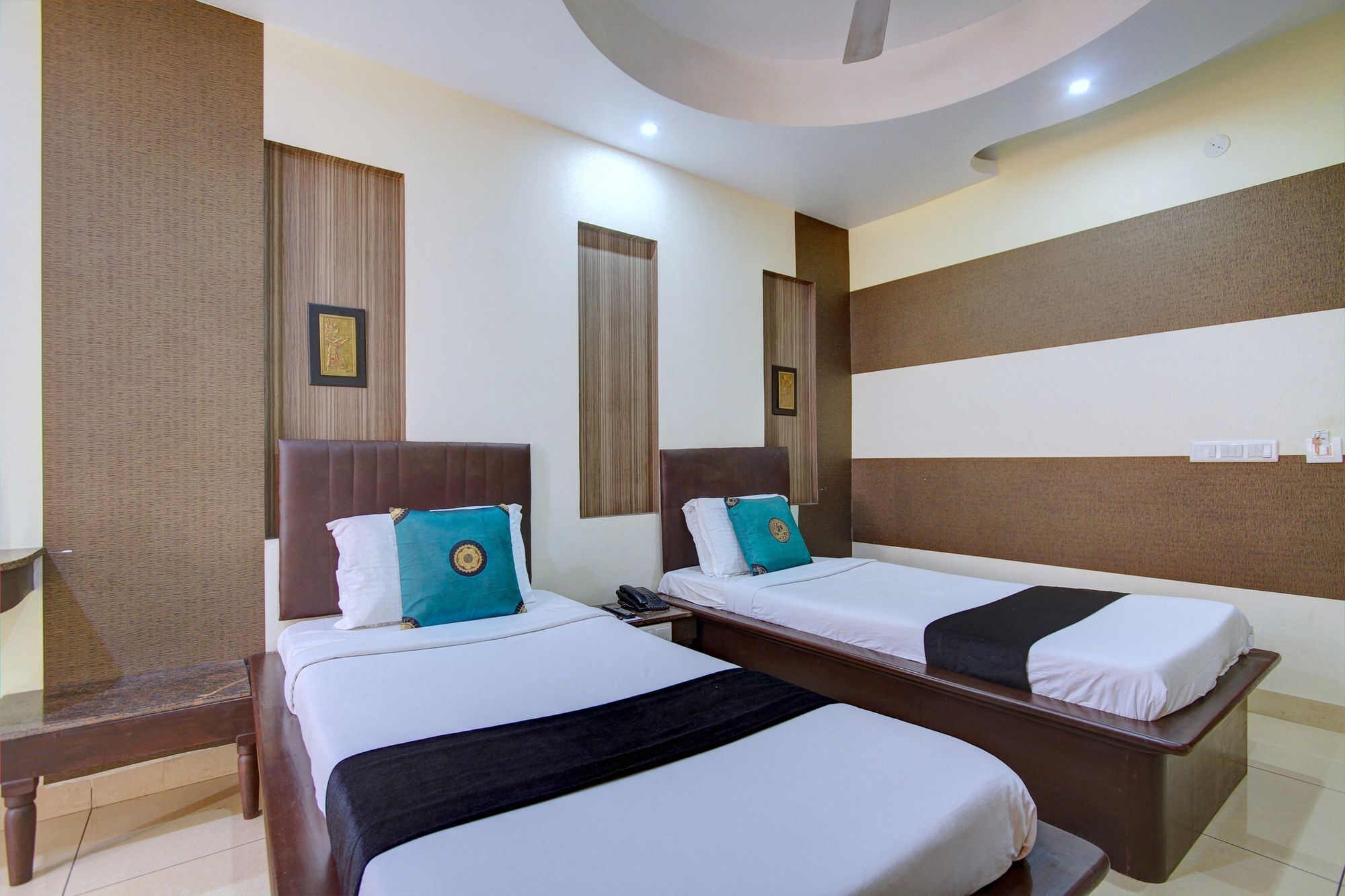 Oyo 4895 Abi Krishna Hotel Pondicherry Ngoại thất bức ảnh
