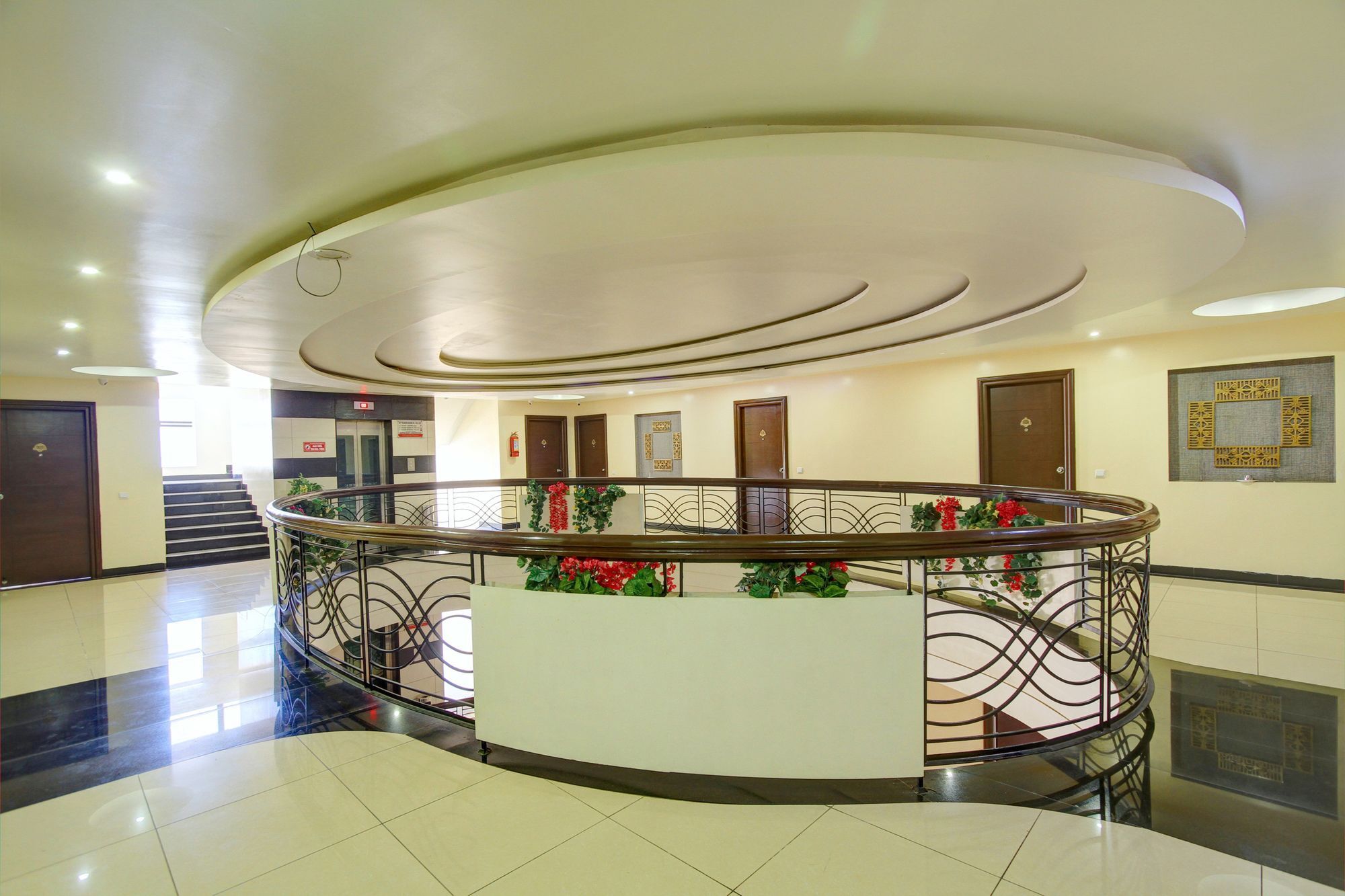 Oyo 4895 Abi Krishna Hotel Pondicherry Ngoại thất bức ảnh