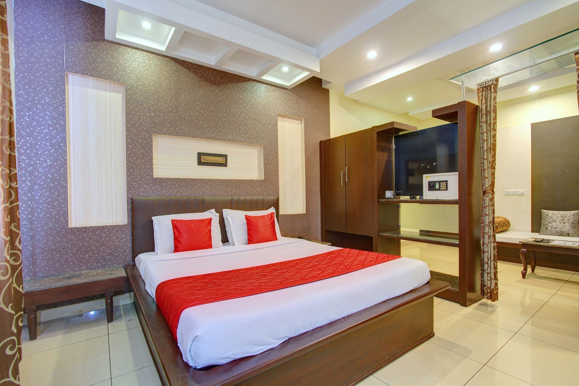 Oyo 4895 Abi Krishna Hotel Pondicherry Ngoại thất bức ảnh
