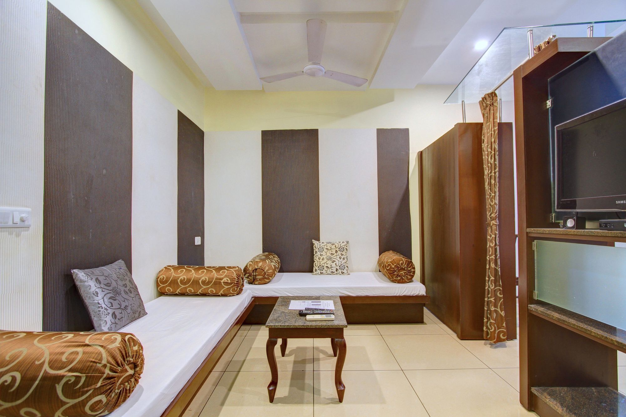 Oyo 4895 Abi Krishna Hotel Pondicherry Ngoại thất bức ảnh