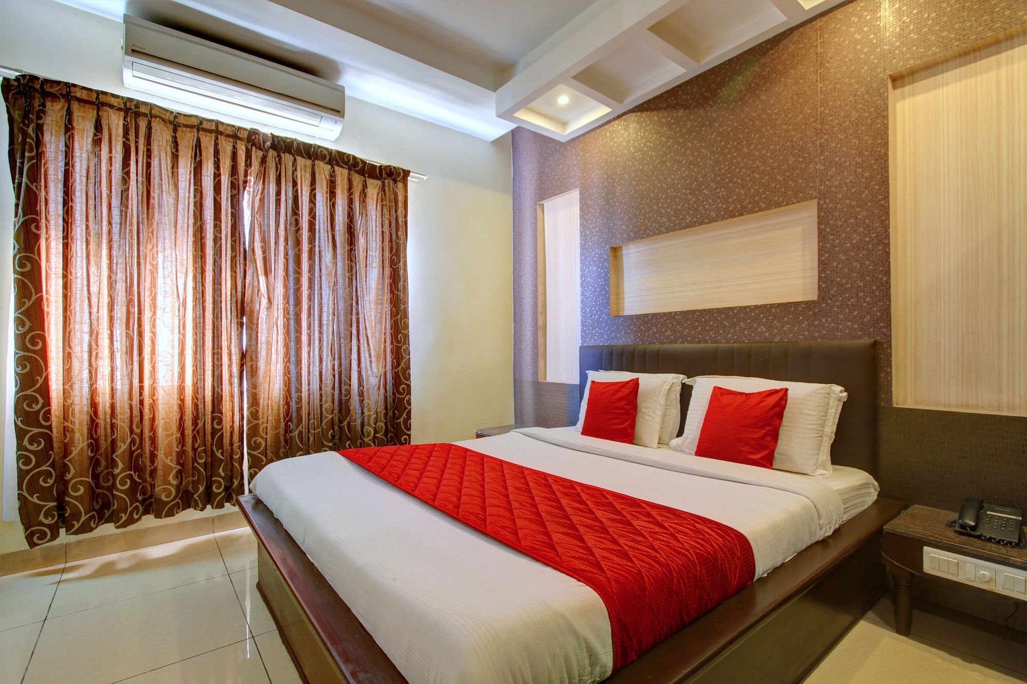Oyo 4895 Abi Krishna Hotel Pondicherry Ngoại thất bức ảnh