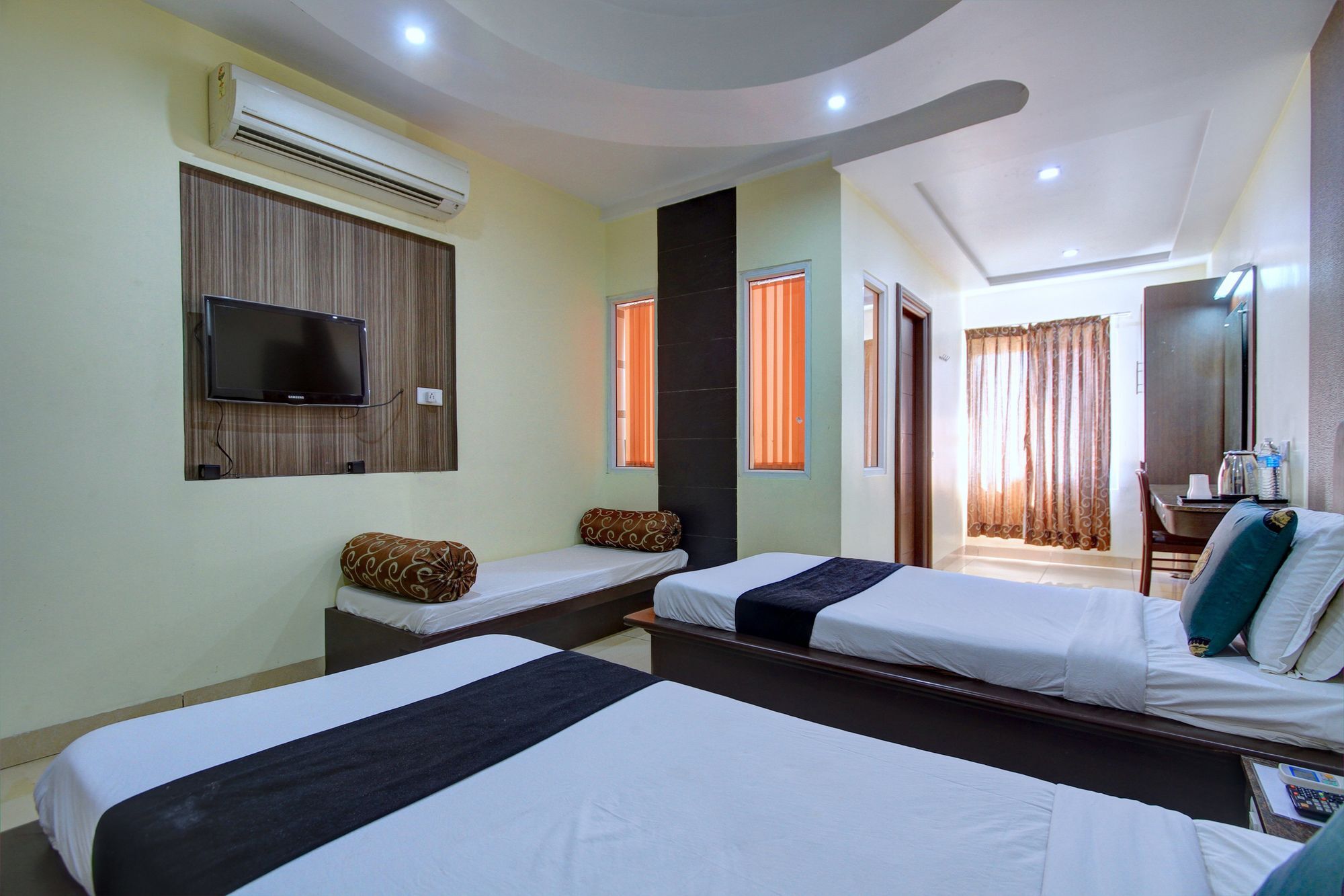 Oyo 4895 Abi Krishna Hotel Pondicherry Ngoại thất bức ảnh