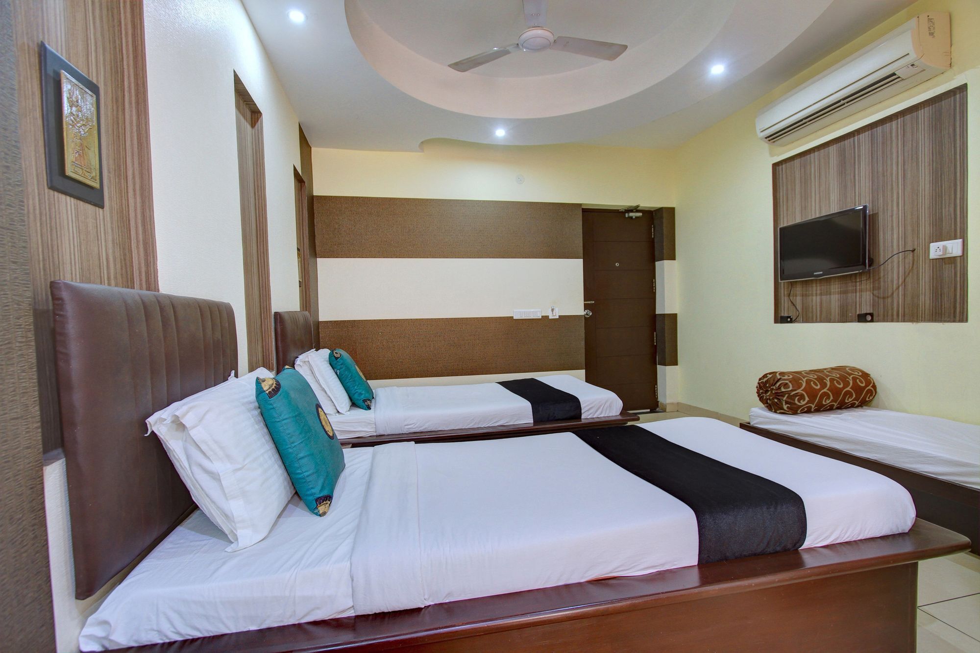 Oyo 4895 Abi Krishna Hotel Pondicherry Ngoại thất bức ảnh