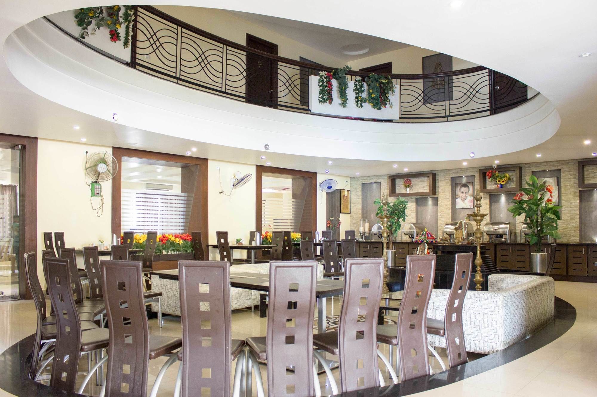 Oyo 4895 Abi Krishna Hotel Pondicherry Ngoại thất bức ảnh