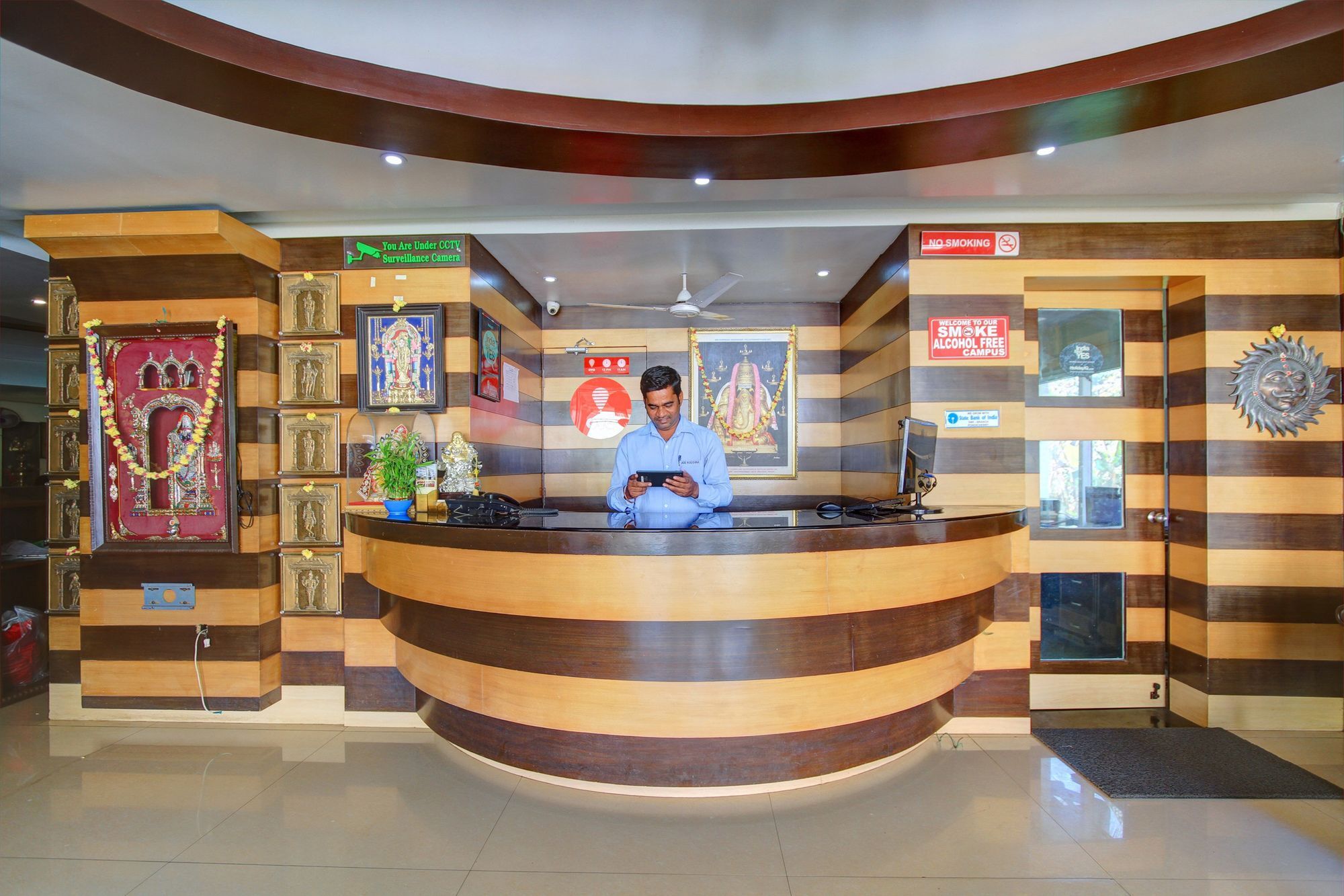 Oyo 4895 Abi Krishna Hotel Pondicherry Ngoại thất bức ảnh