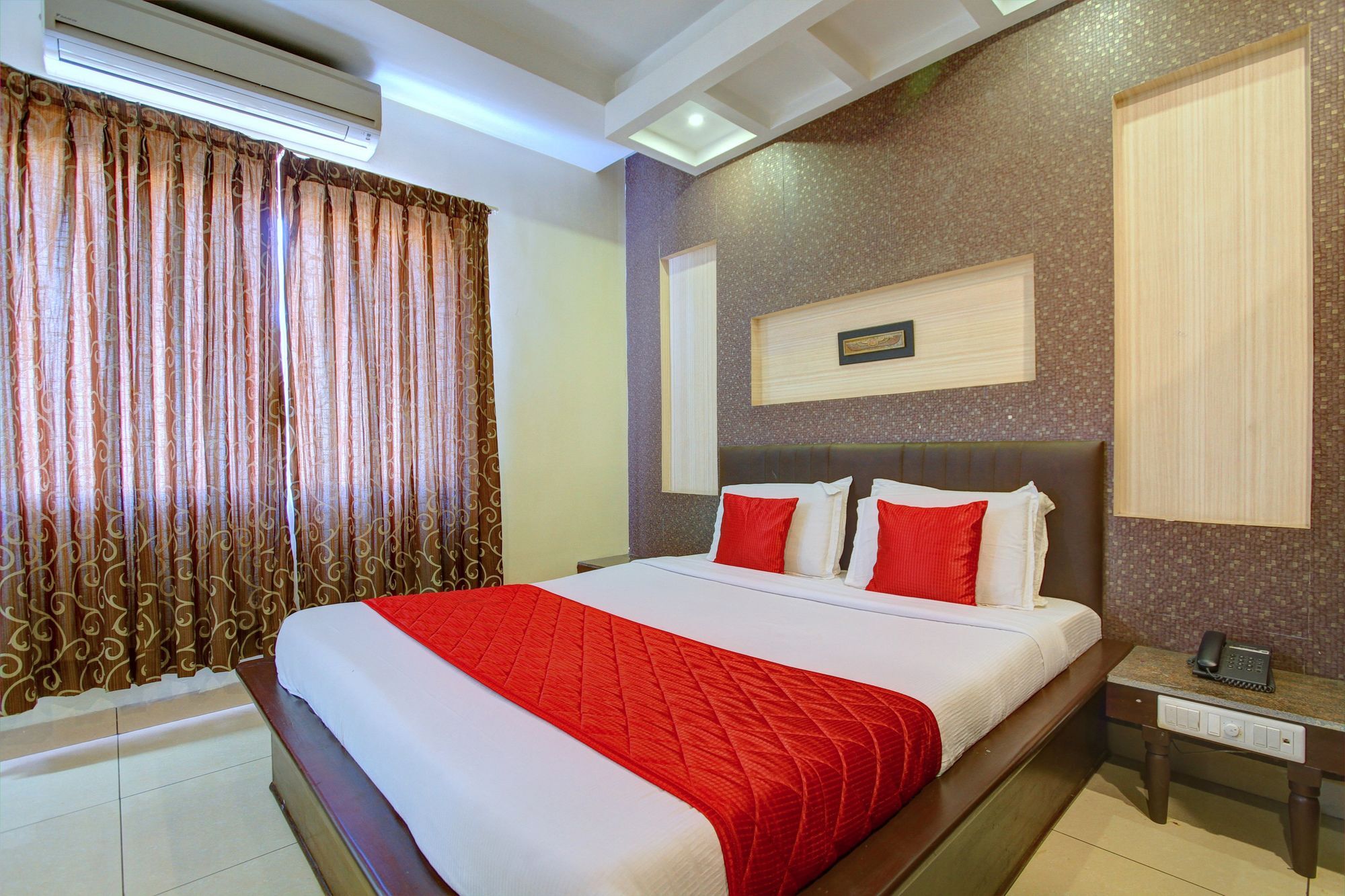 Oyo 4895 Abi Krishna Hotel Pondicherry Ngoại thất bức ảnh